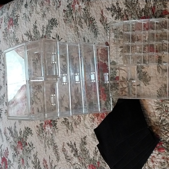 Makeup organizer. Clear. Multiple compartments. - Picture 4 of 7